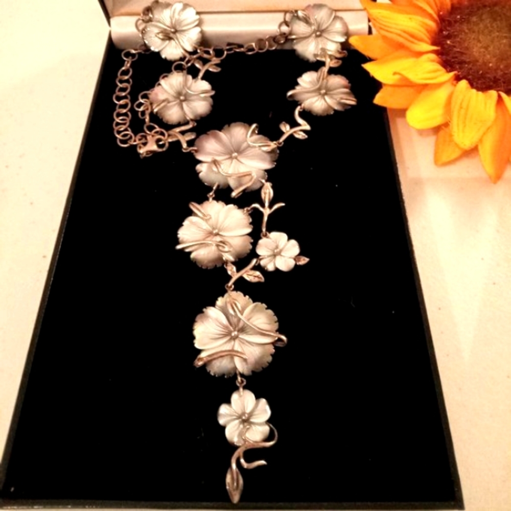 ๐FREE GIFT INCLUDED ๐ NEW Mother of Pearl Necklace Flowers - Picture 3 of 10